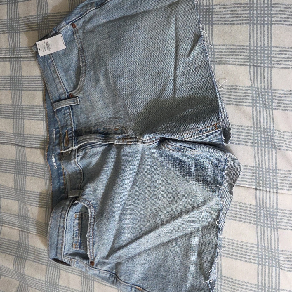 Old Navy Mid-Rise Boyfriend Denim Shorts